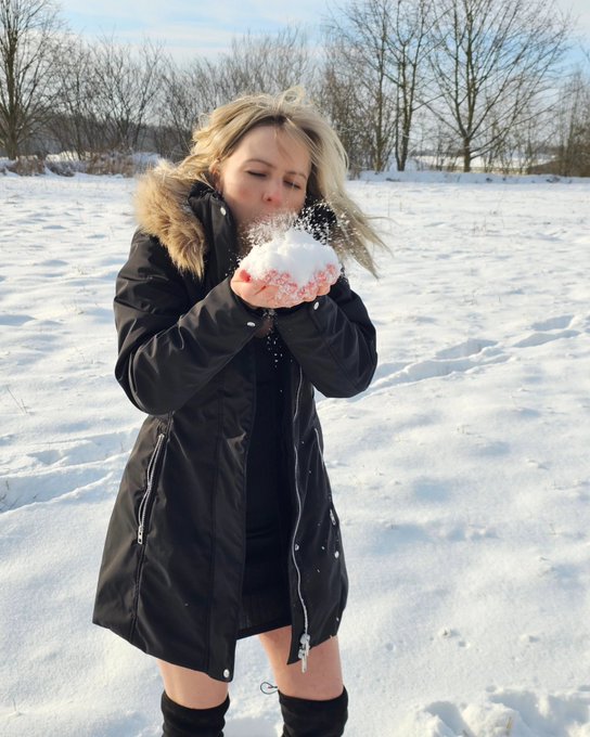 Willst du mit mir einen Schneemann bauen? ❄️ #snow #snowan #snowgirl #picturelove #beautiful #hot #cold<a href="/tag/snow"class="tags">#snow</a><a href="/tag/beautiful"class="tags"><span>#beautiful</span></a><a href="/tag/girl"class="tags"><span>#girl</span></a><a href="/tag/hot"class="tags"><span>#hot</span></a><a href="/tag/cold"class="tags"><span>#cold</span></a><a href="/tag/djane"class="tags"><span>#djane</span></a><a href="/tag/winter"class="tags"><span>#winter</span></a><a href="/tag/streamerin"class="tags"><span>#streamerin</span></a>