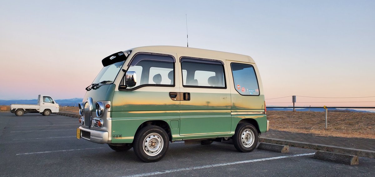 Hummer0920's tweet photo. #愛車が一番イケてる1枚
#KV3
#サンバークラシック
2022年大晦日最後の朝
ちゃっかり奥のTTサンバーと共演😊 https://t.co/GKOPfp1AtV