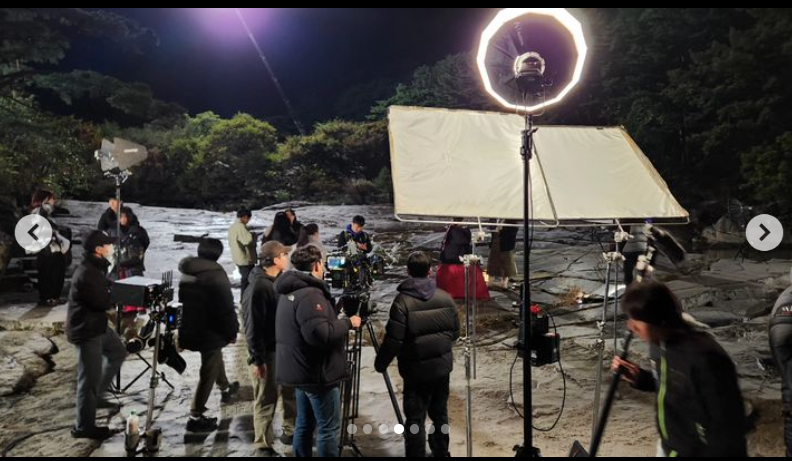 pia2423's tweet photo. More behind the scene photos from the series production crew... #MyDemon https://t.co/AECO4aJn1s