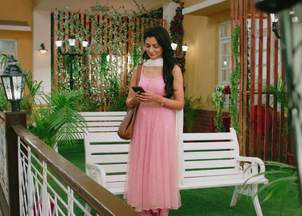 Itswarnali's tweet photo. No Garry don't be so delusional coz the reason behind this smile is her Shengdana not you! 🥹🫶

#SritiJha #ArjitTaneja #SriJit #Amruta #Virat #AmVira  #KaiseMujheTumMilGaye #KMTMG https://t.co/pCLeZmQqDx