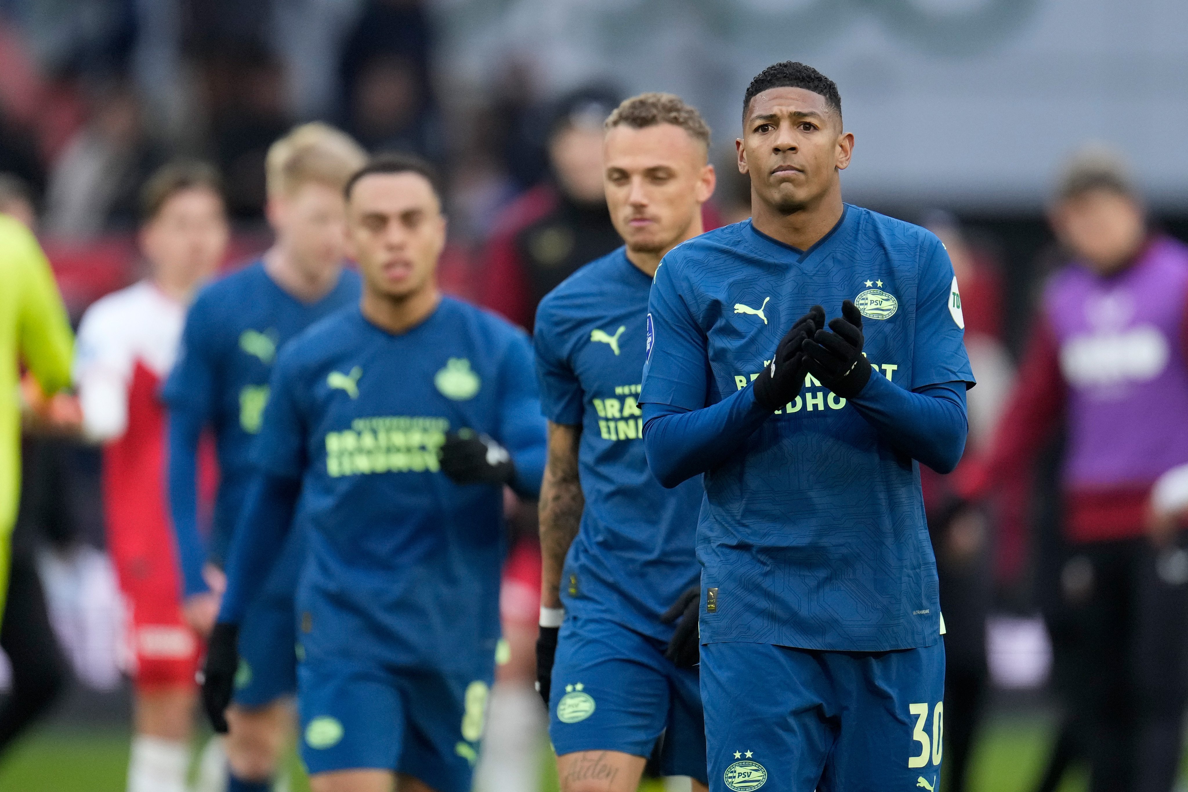 17 независимый 1 раунд. Бой усика и джошуа. Кто выиграет 17. Судьи 17 независимого баттла. Победитель 17 битвы экстрасенсов.