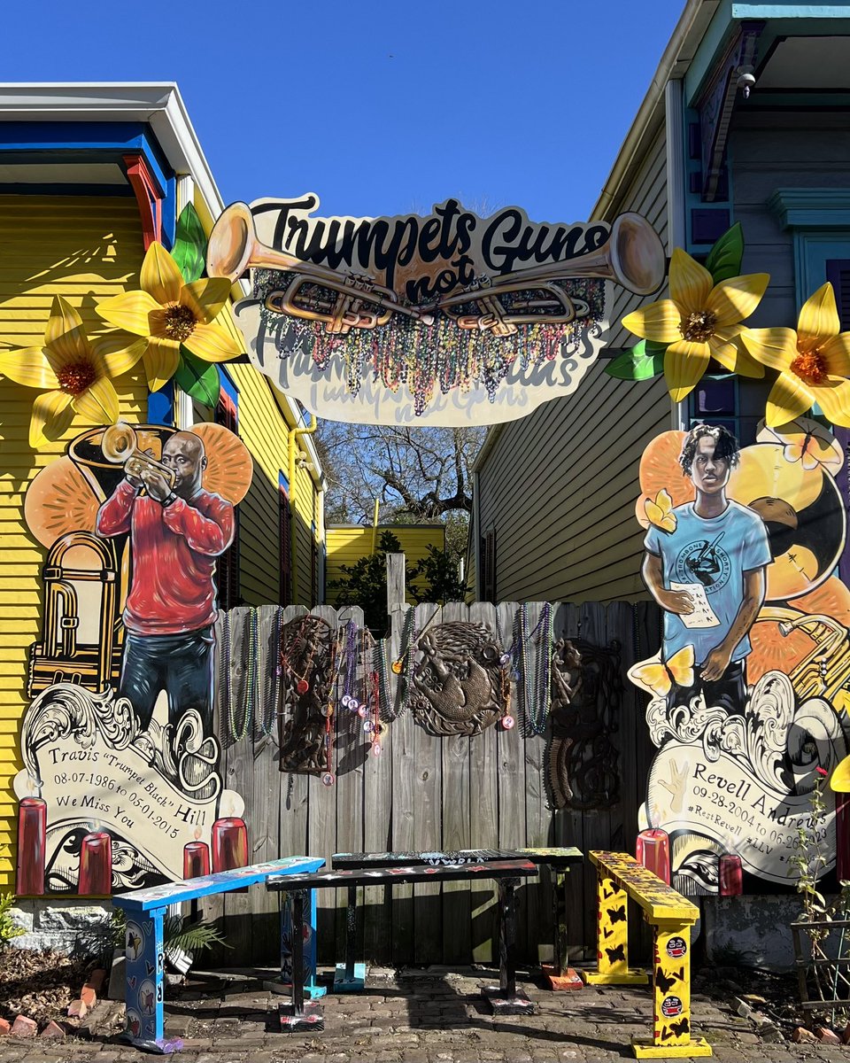 nolamaven's tweet photo. Another new house float is Trumpets not Guns, a tribute to Travis Hill and Revell Andrews. This is down the street from Bywater Bakery.
🎨 Stronghold Studios https://t.co/nzGRChNbsp