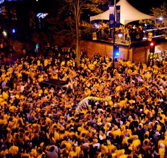 TrueMIZTigers's tweet photo. Reply with a picture of the best moment you’ve experienced in person as a Mizzou fan.

I’ll start: https://t.co/Exqj6Io7MY