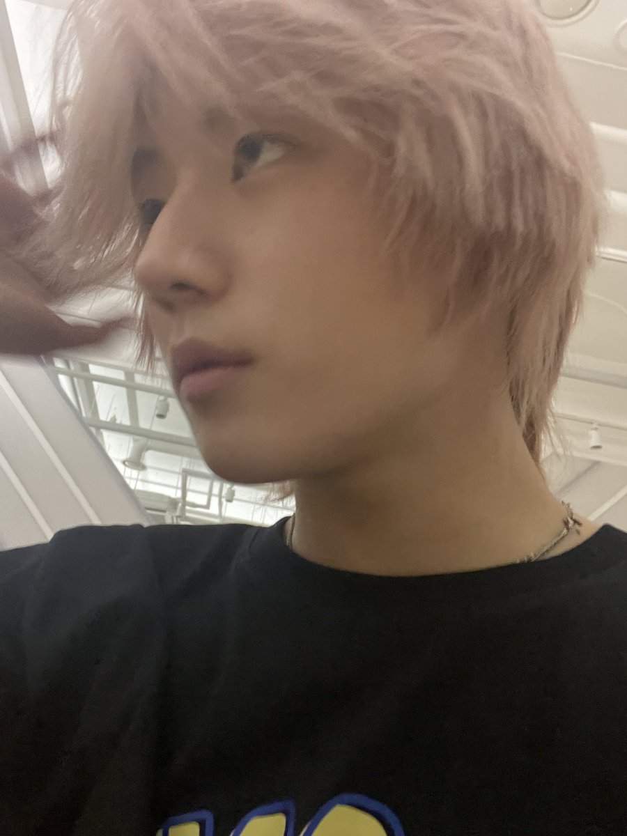 JUSTB_twt's tweet photo. [#건우] Weekends over soN 

#JUSTB #저스트비 #GEONU https://t.co/kn6Kb4tNdB