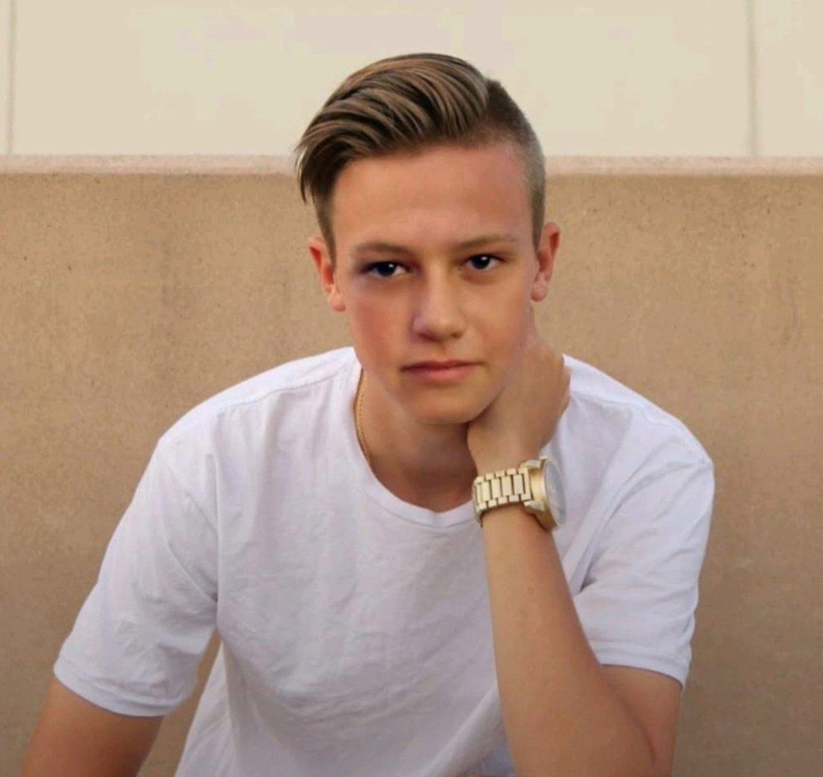 A friend done me this photo of what she thought Nigel would look like at 16, im in floods of tears its his twin...thankyou so much Kelly Ann , New York..😘😘😘💛💛🎗🎗❤️❤️❤️