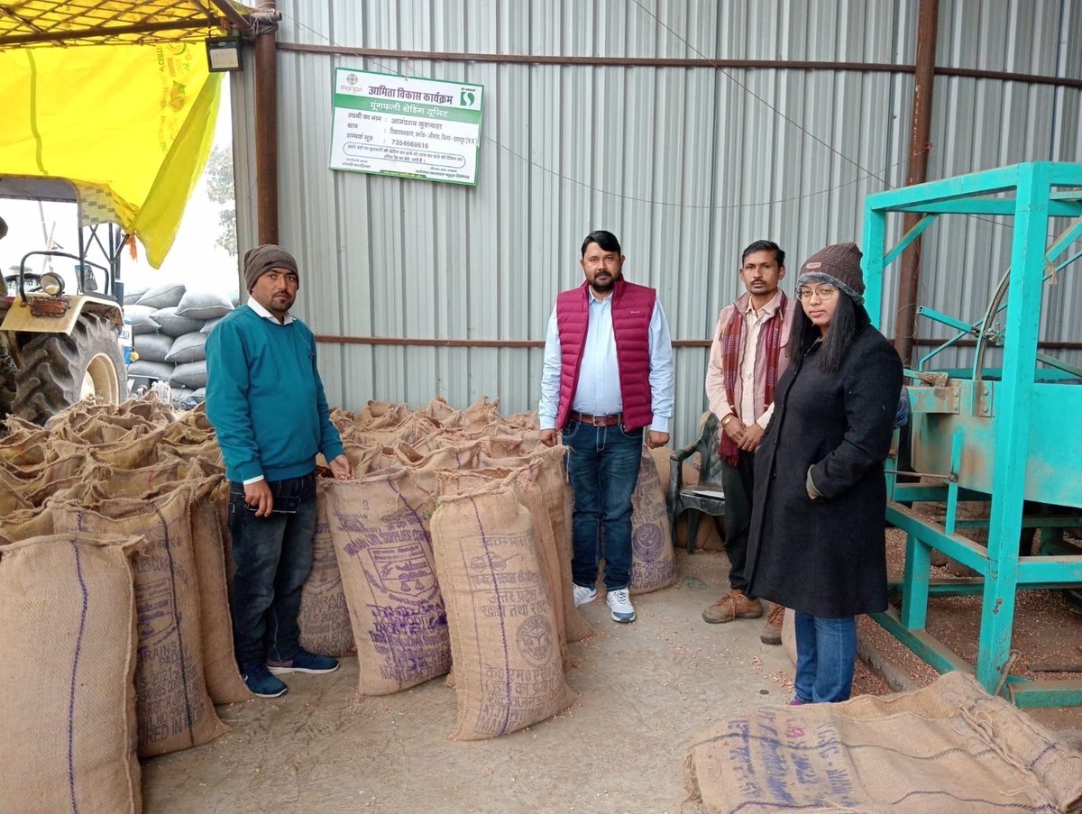Miss Niharika from DS Group CSR office, Noida, dedicated four days to visit our clusters in Bundenkhel (Banda, Mohoba, Khauraoho, Nagaon), engaging with entrepreneurs involved in the DS group-sponsored Entrepreneurship Development Program with Manjari Foundation.🌟

During her