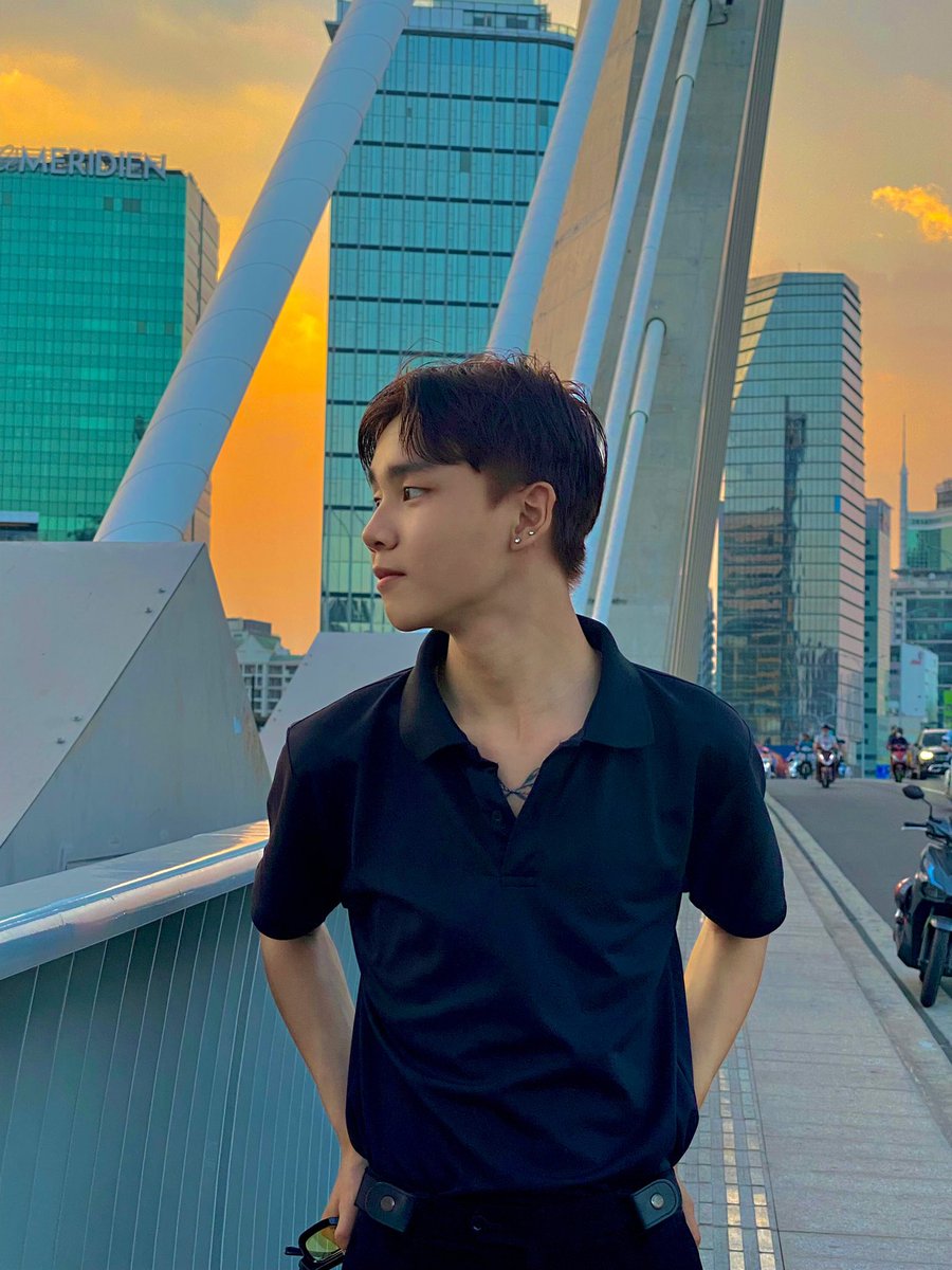 Nếu em có nhiều lựa chọn, em đừng chọn anh
Vì anh không phải sự lựa chọn, anh là sự ưu tiên