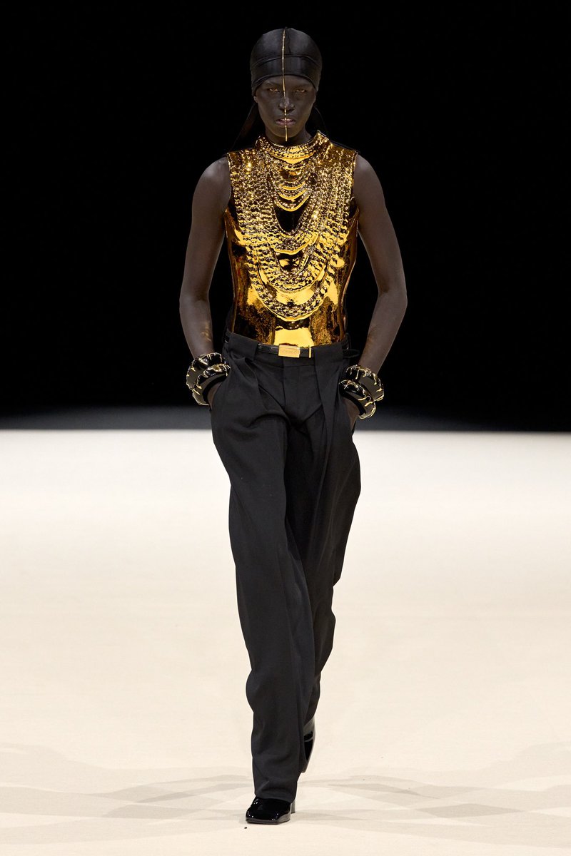 CoutureIsBeyond's tweet photo. Balmain Menswear F/W 2024 https://t.co/qup8yZC423