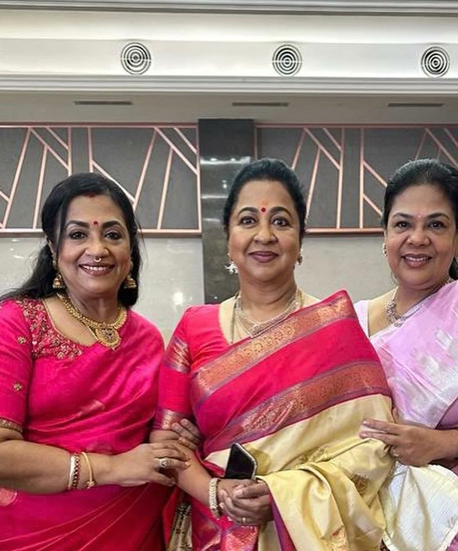 radikaasarathFC's tweet photo. Wedding vibes ✨😍 #friendsmeetup
@realradikaa ❤️😘🧿
#RadikaaSarathkumar #ActressRadikaa #RadikaaSarathkumar_FC https://t.co/qAml2t6jWd