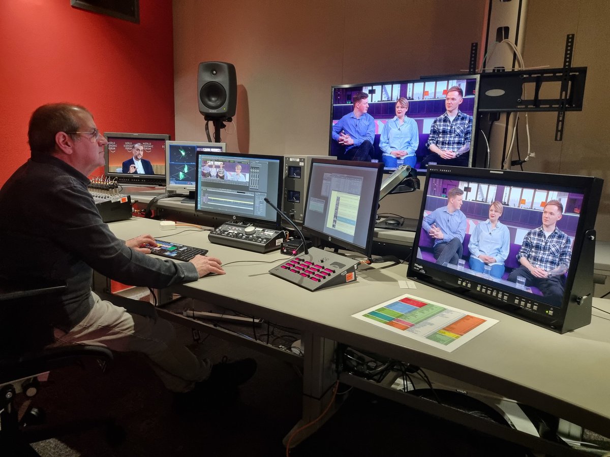 Producing #BBCSevenDays. A great panel of Scottish Greens activist, @CameronGarrett_ , former Scottish Borders Council leader, @ShonaHaslam and media commentator, @Colin_Stone_ . Digging into the Rwanda bill, Covid Inquiry and pothole prevalence. On @BBCScotland at 2300.Tune in!