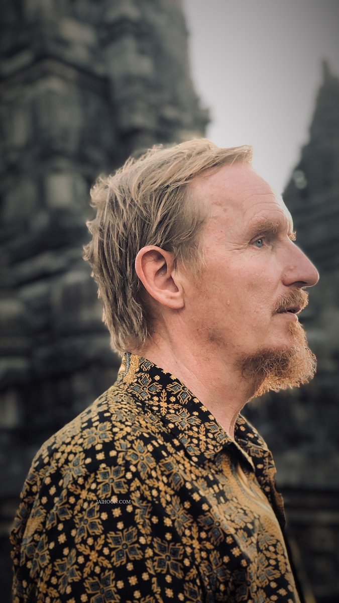 “The spirit’s beauty makes the outward beautiful, even in old age; the ego’s victory makes the outward ugly, even in youth.”

— Shaykh Dr. Abdal Hakim Murad (T.J. Winter)

📚
Abdal Hakim Murad, Commentary on the Eleventh Contentions

📸
Taken by Jaihoon Mujeeb

#tasawwuf 
#sufism