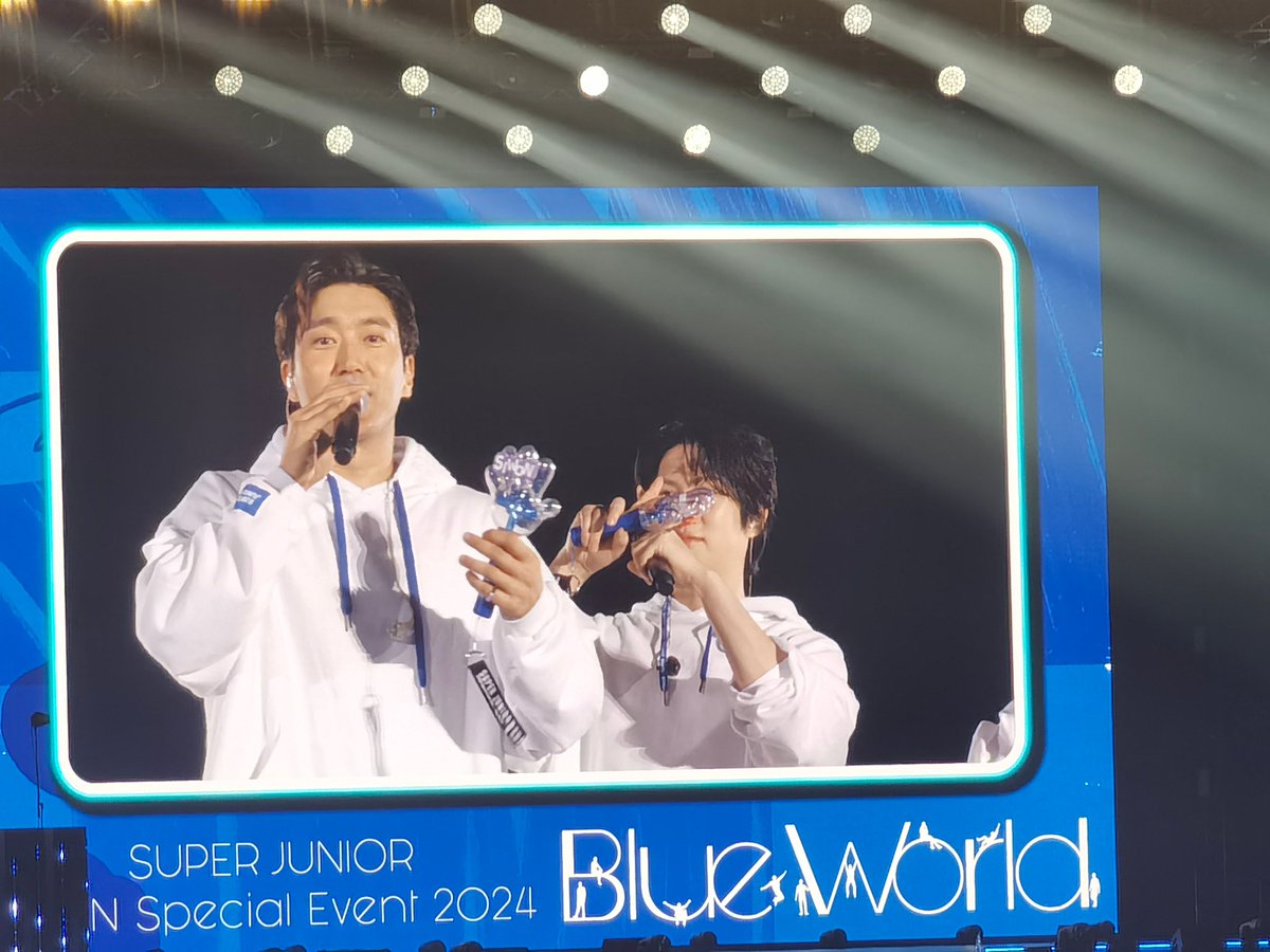 wonniemallow's tweet photo. Handsome siwon 💙🤍
🔗https://t.co/n6H1RdREG0
#BLUEWORLD
#시원 #SIWON #최시원 #CHOISIWON #슈퍼주니어 #SUPERJUNIOR
@siwonchoi @SJofficial https://t.co/jGgVLTab7r