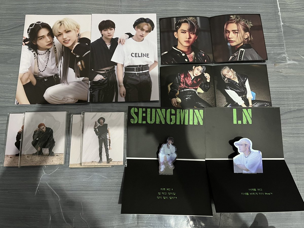 hellohynjn's tweet photo. Photoframe season greeting 2021 set 50k
Skzx postcard bonus photoframe 35k
Group pc 10k/ea
Mini poster 5k/ea
Mini postcard book 10k/ea
Popup card 5k/ea https://t.co/6oYDPWA7OT
