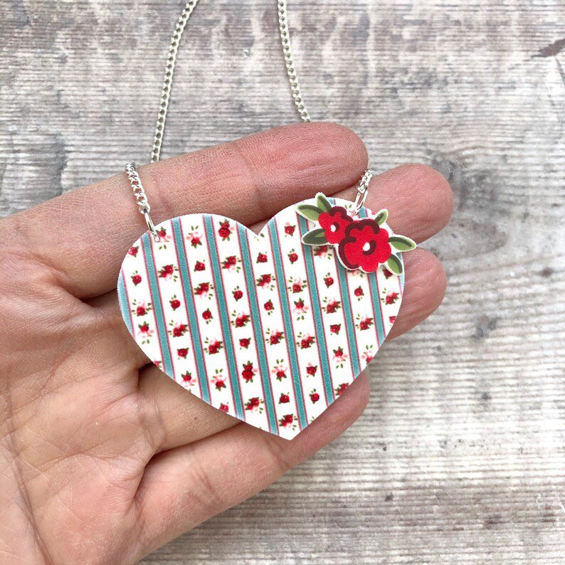 oyptjewellery's tweet photo. Heart necklaces for that perfect valentine/galentine gift #UKGiftAM #shopindie #giftforher #etsyfind https://t.co/oNgMFhZ5am https://t.co/75a4cehRtr
