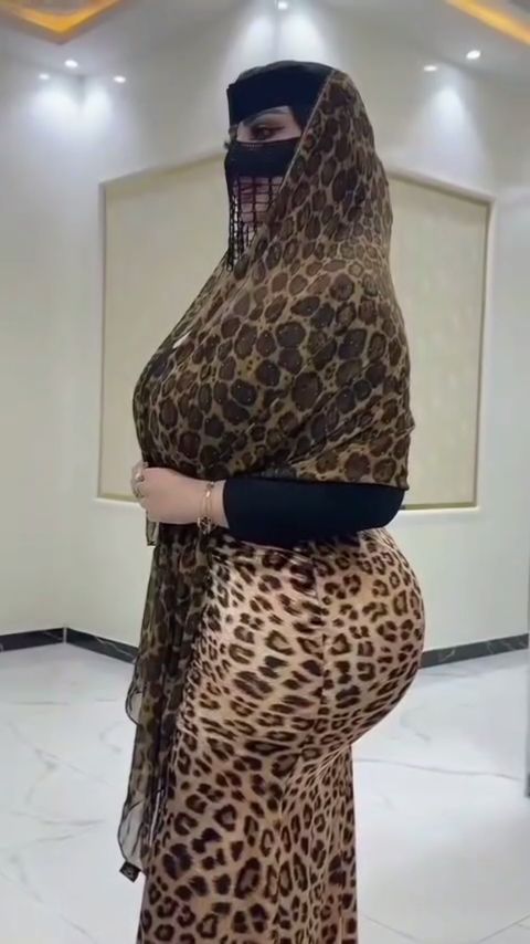 #زواج_مسيار
سعوديه
المدينه/ابو عريش 
العمر/ 38
الطول/ 167
الوزن/ 79
لون البشره/ بيضاء
 ارمله
الحاله الصحيه/ ممتازه 
موظفه دكتوره تجميل 
جميله حنونه وذات اخلاق
السكن/شقه 
الطلب" شخص حنون واخلاق ويخاف الله فيني