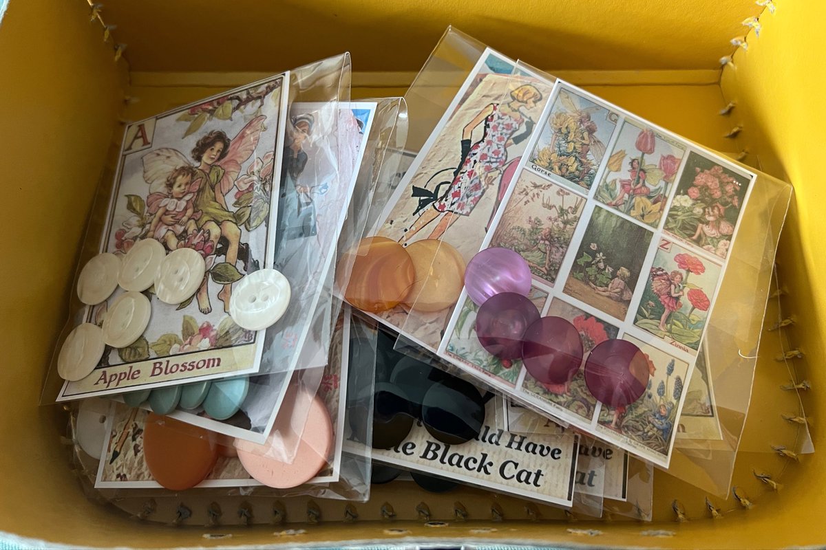 blackcatbutton's tweet photo. Hello #Buttonistas We are unretiring and teaming up with @iSpyphotographs for a Vintage Extravaganza! Just for fun! What do you think ๐คท๐ปโโ๏ธ Let me know โฆ ๐ป๐โโฌ๐ธ #UKGiftHour #UKGiftHour #MHHSBD https://t.co/HRKcLpUHnk