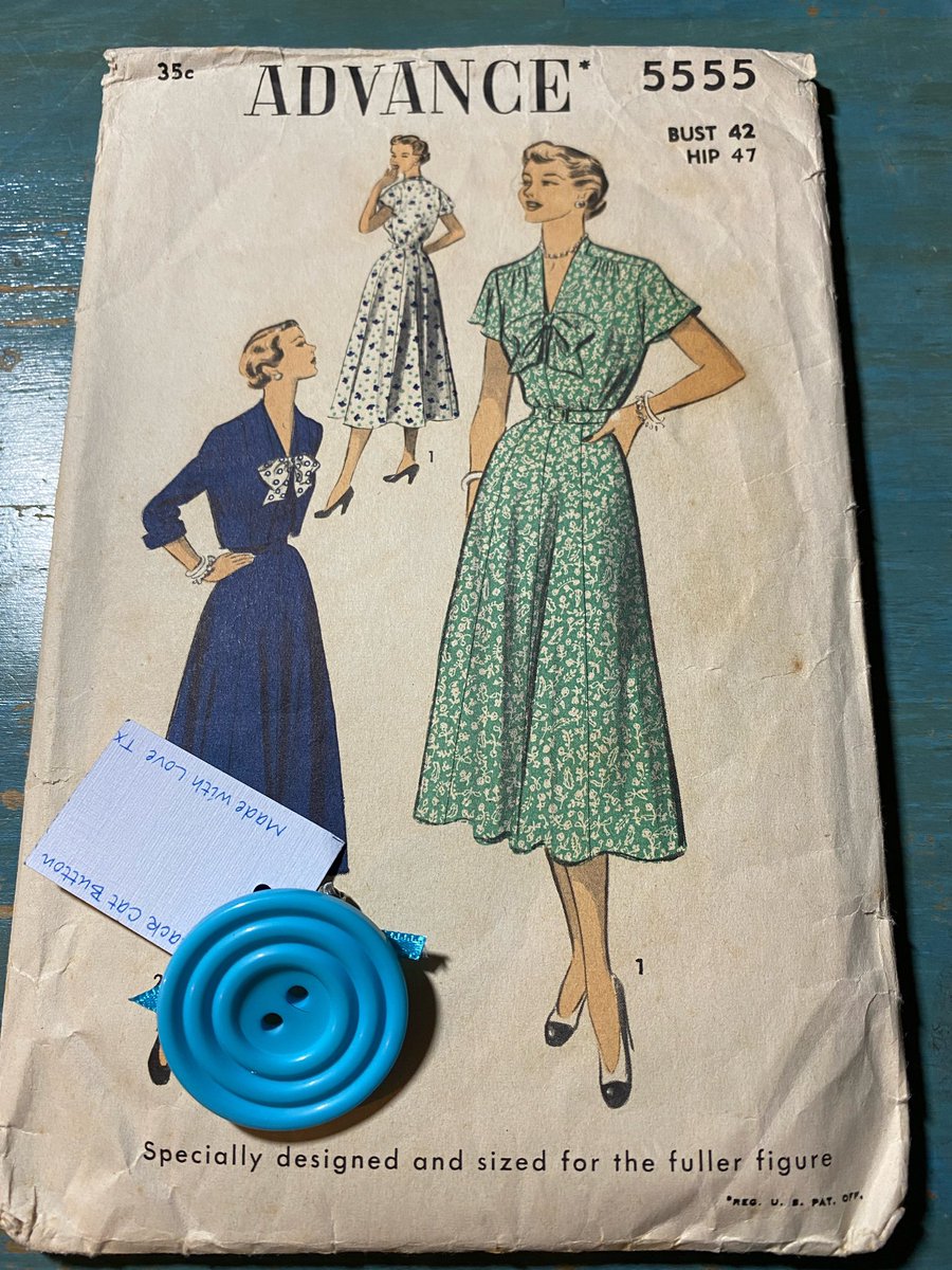 blackcatbutton's tweet photo. Hello #Buttonistas We are unretiring and teaming up with @iSpyphotographs for a Vintage Extravaganza! Just for fun! What do you think ๐คท๐ปโโ๏ธ Let me know โฆ ๐ป๐โโฌ๐ธ #UKGiftHour #UKGiftHour #MHHSBD https://t.co/HRKcLpUHnk