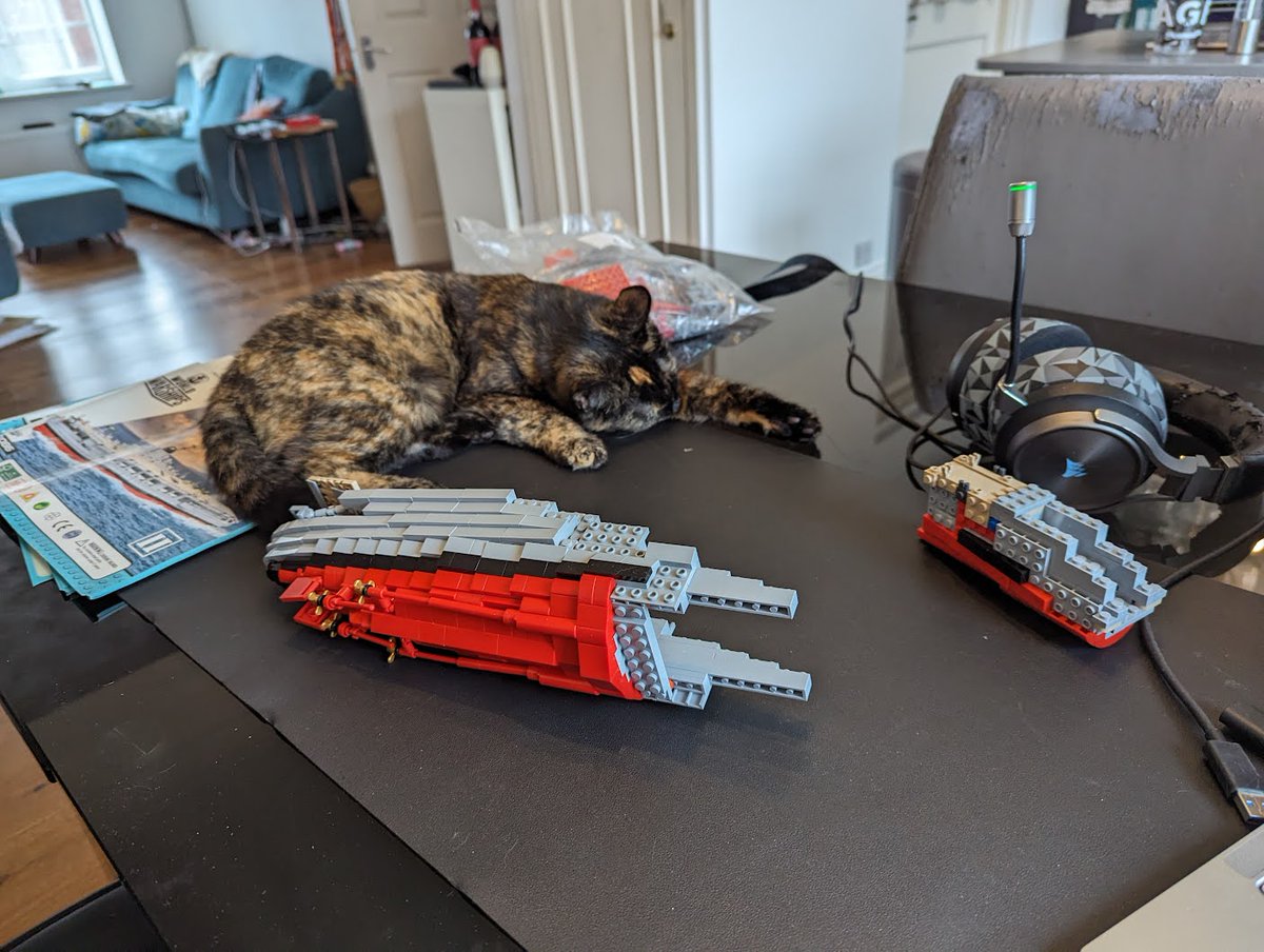 STREAM TIME! Just some chill brick-building today. We're going to work on the Cobi Graf Zeppelin set and probably talk WW2/naval history, while listening to ambient music. With a kitten in the room. Nothing could go wrong with this plan... twitch.tv/gariusthebrit