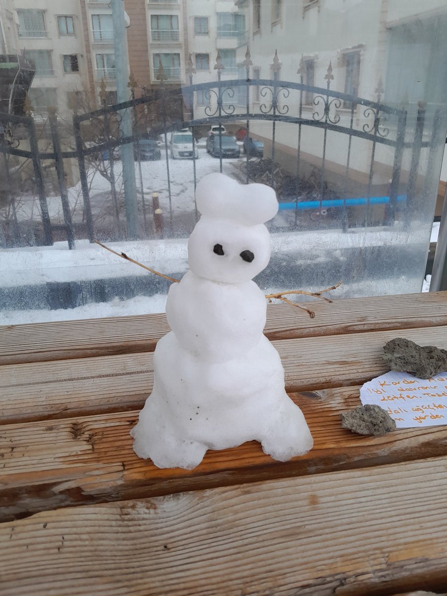 tuucekse's tweet photo. Durakta karşılaştığım şeye bakın https://t.co/xTLYSV8Mal