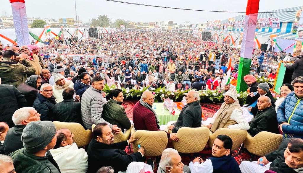 DeependerSHooda's tweet photo. आज कुरूक्षेत्र में आयोजित कार्यक्रम में कड़ाके की सर्दी और शीत लहर के बावजूद आप सभी की उपस्थिति प्रदेश में परिवर्तन का दृढ़संकल्प है।

सफल कार्यक्रम के लिये पूर्व मंत्री आदरणीय श्री @AshokArora_INC जी को बधाई। https://t.co/Jet9xRzmXb