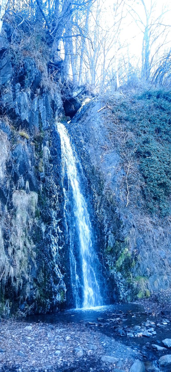 Arribant aquest matí a la Cascada de Llumeneres m'ha vingut al cap la frase: "Mira la vida amb els ulls del turista, que veuen bellesa on tots veuen rutina". Un racó de la parròquia de Sant Julià de Lòria que mai no em canso de visitar!