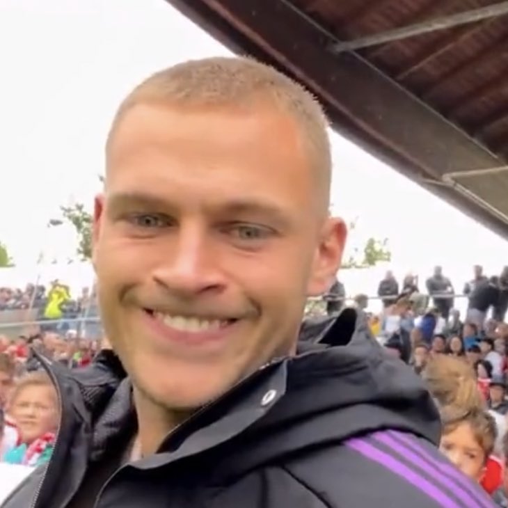 MiaSanMia2013's tweet photo. Guten Morgen ☕😌
Endlich wieder #Spuidog 😍😁 #FCBSVW #packmas https://t.co/UFMhPlOrC9