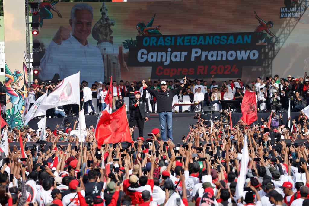 Dukungan rakyat makin TAK TERBENDUNG, kali ini dari Gelora Delta Sidoarjo

Puluhan ribu massa berdesakan menyambut kehadiran ANAK KANDUNG RAKYAT sambil menyerukan "GANJAR PRESIDEN"

Gaspoll 🔥

#GanjarMahfud2024 
#GanjarMahfudM3nang