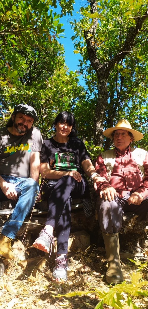 #MientrasVuelveLaMagia Maestr@s de Vida Plena. Sois Sinfonías de La Amistad del Agua Clara . Gracias de VerdeCorazón  por vuestro ejemplo cotidiano, sabiduría compartida, VerdeAmor Dado. <a href="/alcanduerca/">Raúl de Tapia Martin</a> <a href="/joaquinaraujo/">Joaquín Araujo</a>  y María José Parejo <a href="/BosqueHabitado/">El Bosque Habitado</a> Gracias y Amor Comunidad!!!