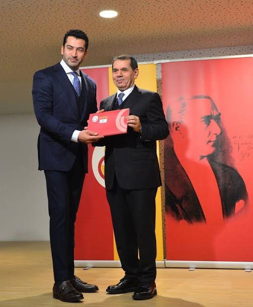 burukparator's tweet photo. şöyle yarak kürek sidik yarışına girmeye gerek yok ülkenin en yakışıklı erkekleri galatasaraylı bu oldukça yeterli hacı https://t.co/Z4p5RPh9rJ