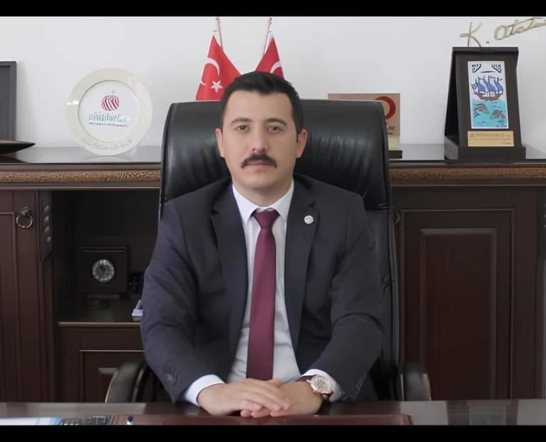 Sayın kaymakamımız Devlet aklını hatırlatmıştır
Teröre, teröristlere, vatan hainlerine ve terör sevicilere asla geçit vermeyen Kulp Kaymakamı Sayın burak Akeller yalnız değildir .
Kaymakamımız doğru olanı yapmıştır. Sağ olunuz, var olunuz