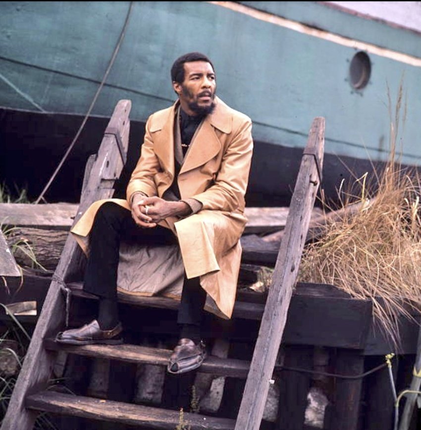 Remembering legendary American singer, songwriter and guitarist Richie Havens, who was born on this day in Brooklyn, New York in 1941. 🌹