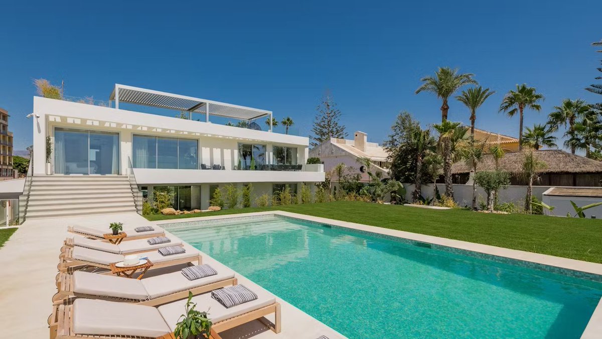 StayOneDegree's tweet photo. "You can't get closer to the beach than this luxe stay in the fishing village of La Cala de Mijas where the end of your garden meets the sand", @thetimes 40 best beach holidays for 2024.
https://t.co/GWX5WCMgJK

#StayOne #SummerHoliday https://t.co/7KJvN1IvJU