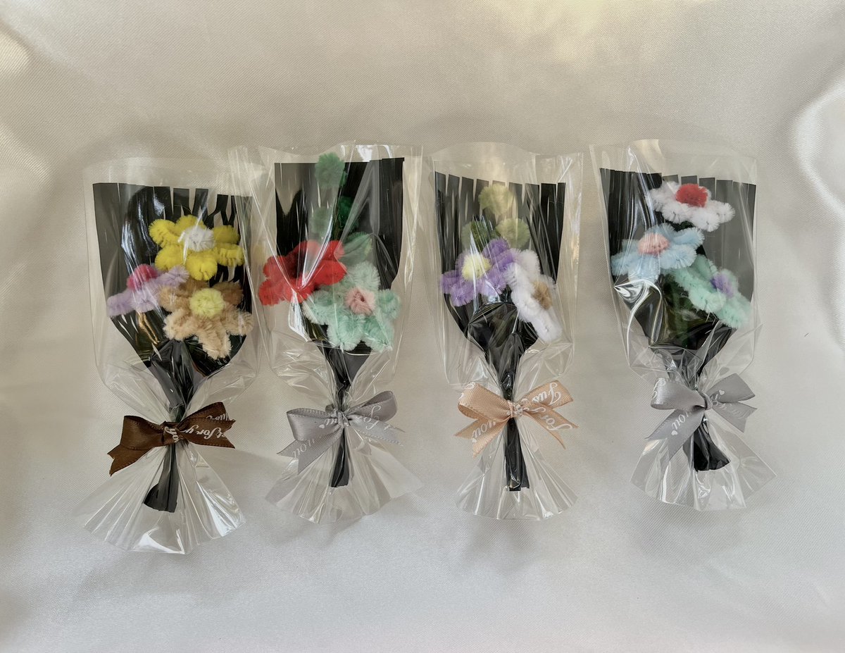 kingbb_mt's tweet photo. 🎄รับทำของปัจฉิม / ของแจก

💐ช่อดอกไม้จิ๋ว จากลวดกำมะหยี่

1-20ชิ้น = 19฿
21-40ชิ้น = 17฿
41ชิ้นขึ้นไป = 15฿

น้องเป็นงานแฮนเมด สั่งล่วงหน้า 1-4วัน
ค่าส่ง 50฿ #รับทำของแจก #รับทําgiveaway #รับทำของปัจฉิม #รับทำของชำร่วย #��ับทำกอว #รับทําของแจกหน้าคอน #ดอกไม้ #ลวดกำมะหยี่ https://t.co/NHW0wuza5X