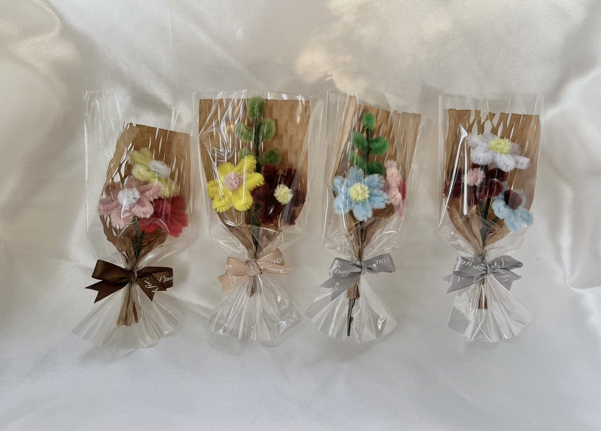 kingbb_mt's tweet photo. 🎄รับทำของปัจฉิม / ของแจก

💐ช่อดอกไม้จิ๋ว จากลวดกำมะหยี่

1-20ชิ้น = 19฿
21-40ชิ้น = 17฿
41ชิ้นขึ้นไป = 15฿

น้องเป็นงานแฮนเมด สั่งล่วงหน้า 1-4วัน
ค่าส่ง 50฿ #รับทำของแจก #รับทําgiveaway #รับทำของปัจฉิม #รับทำของชำร่วย #��ับทำกอว #รับทําของแจกหน้าคอน #ดอกไม้ #ลวดกำมะหยี่ https://t.co/NHW0wuza5X