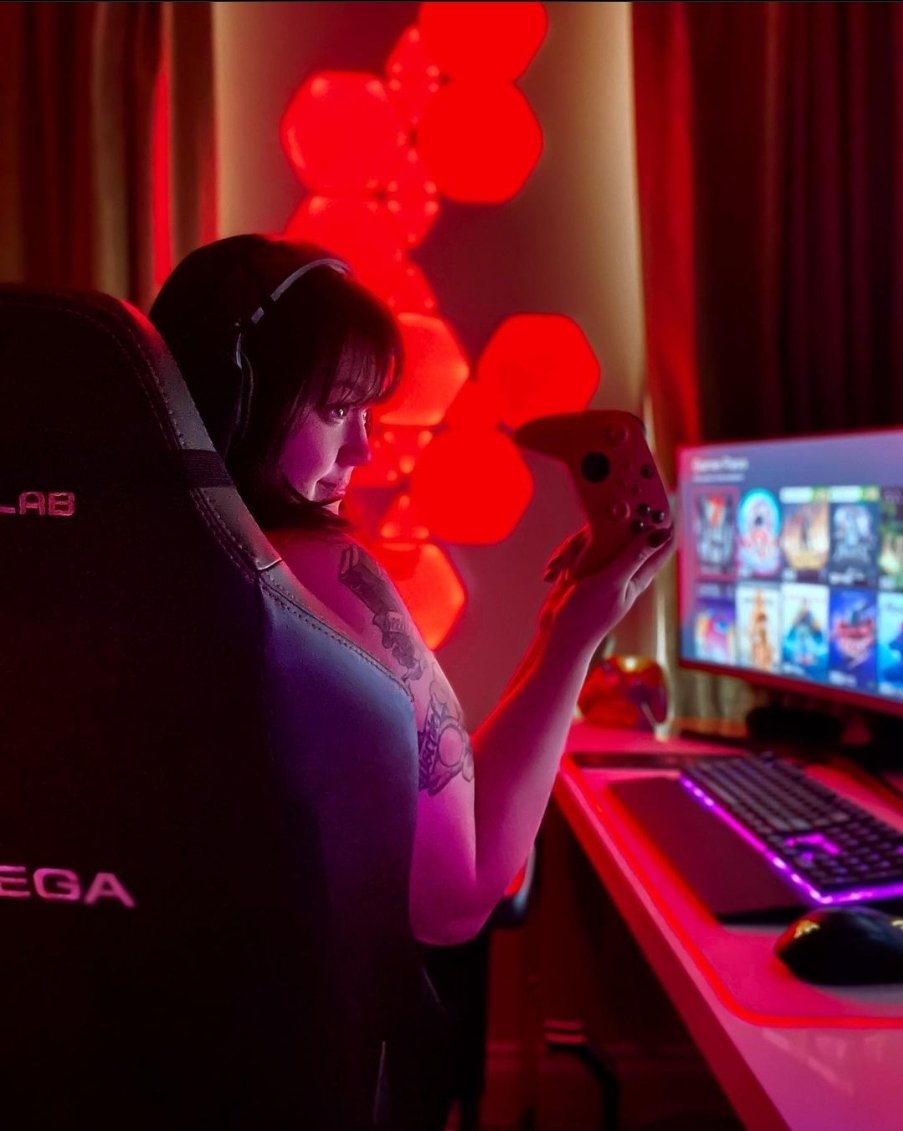Doomcutie_'s tweet photo. Weekend Vibes #gaming #gamingset https://t.co/epzxIBROs4