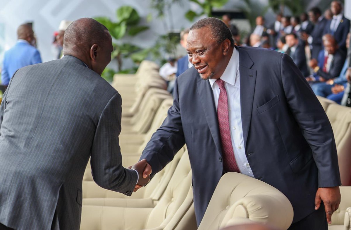 patohkimz's tweet photo. @RobertAlai Mkuu wacha chuki,can see a handshake here https://t.co/Cx0VMavgR0