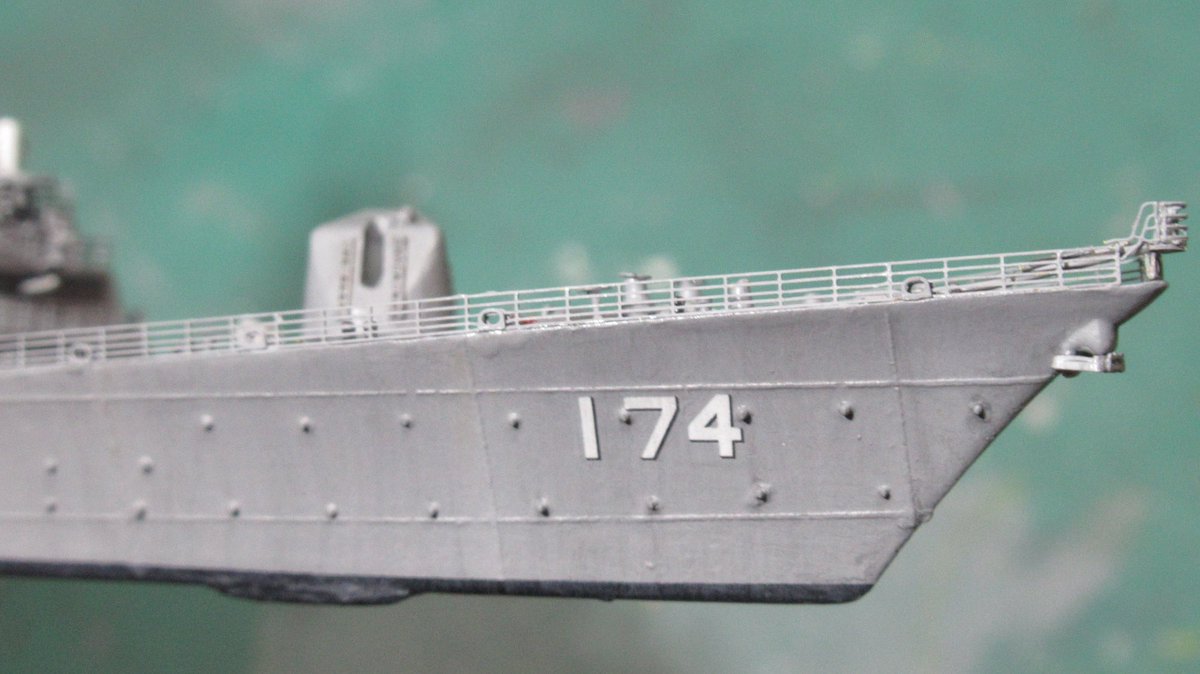 599Kazuno's tweet photo. ピットロード
1/700 イージス護衛艦きりしま

艦橋より前方エリアが主砲の砲身取り付けを残すのみとなりました😀

明日からボートダビット周辺や作業艇の製作に以降しようと思います🙂 https://t.co/1yw6y7PI3K