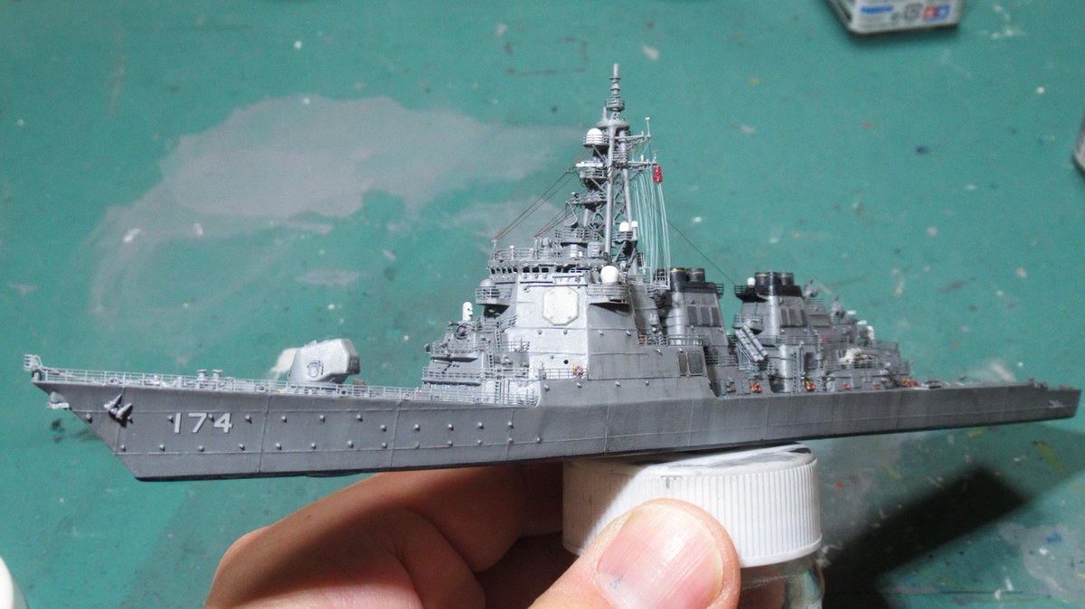 599Kazuno's tweet photo. ピットロード
1/700 イージス護衛艦きりしま

艦橋より前方エリアが主砲の砲身取り付けを残すのみとなりました😀

明日からボートダビット周辺や作業艇の製作に以降しようと思います🙂 https://t.co/1yw6y7PI3K