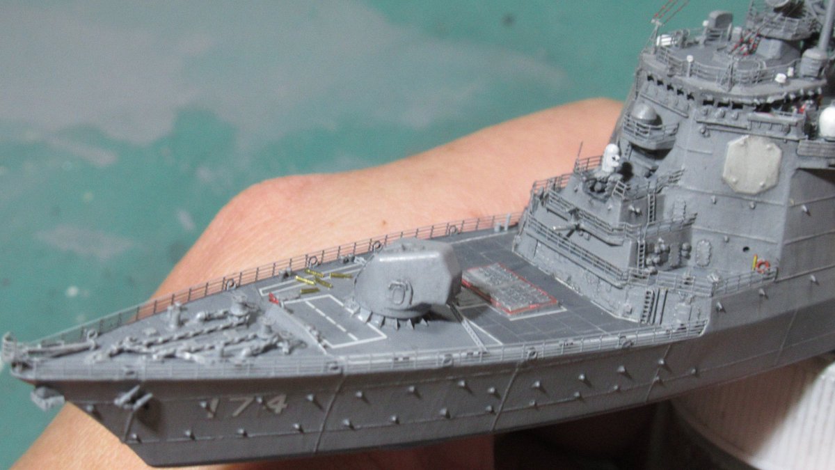 599Kazuno's tweet photo. ピットロード
1/700 イージス護衛艦きりしま

艦橋より前方エリアが主砲の砲身取り付けを残すのみとなりました😀

明日からボートダビット周辺や作業艇の製作に以降しようと思います🙂 https://t.co/1yw6y7PI3K