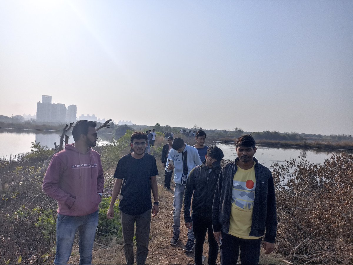 dharmeshbarai's tweet photo. Week 5 #ChaloChanakaya
Citizens March to Save TS Chanakya Lake
One month has passed till now no action has been taken against those who cut the mangroves. How many more days will it take for authorities to file an FIR against those who cut more than 125 mangroves?
@Navimumpolice https://t.co/mg85BwDgN0