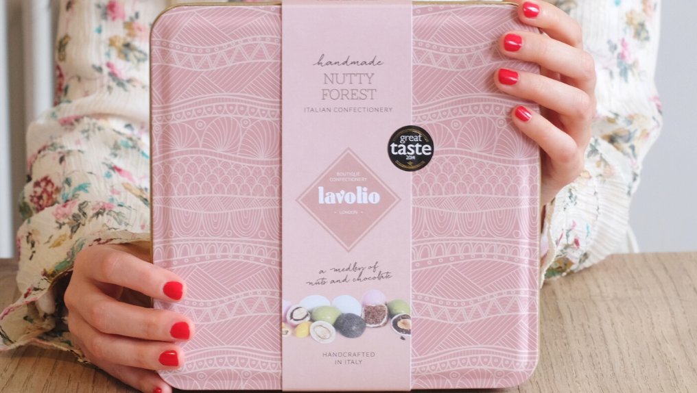 Our Maxi Pink tin is back, and it's ready to steal the spotlight! Overflowing with an array of delectable treats, this iconic tin is a celebration of indulgence and sophistication. 
From heavenly chocolates to mouth-watering surprises, every bite is an enchanting experience.🌟🍬