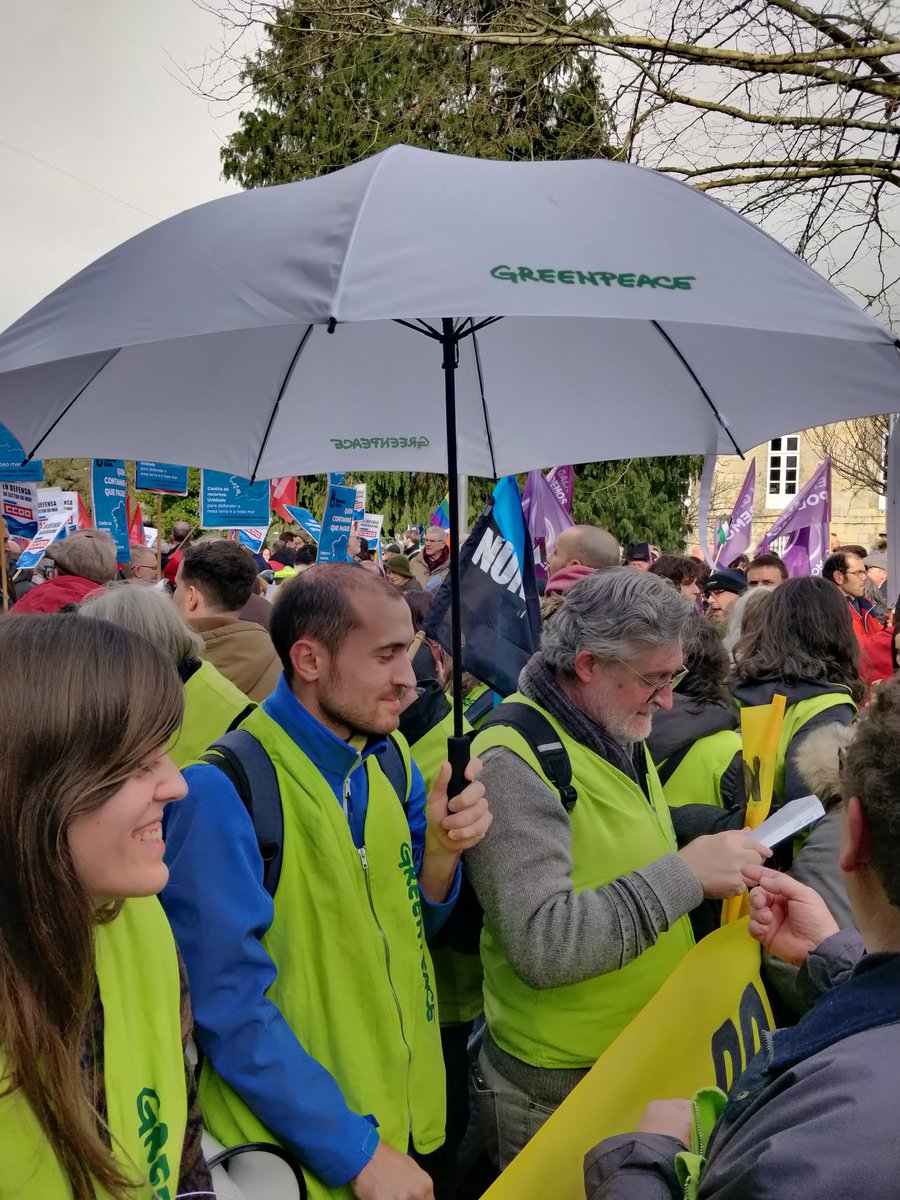 greenpeace_gal's tweet photo. Na defensa do noso mar. En Compostela. Axiña arrancamos. https://t.co/7Lbfm8xKM5