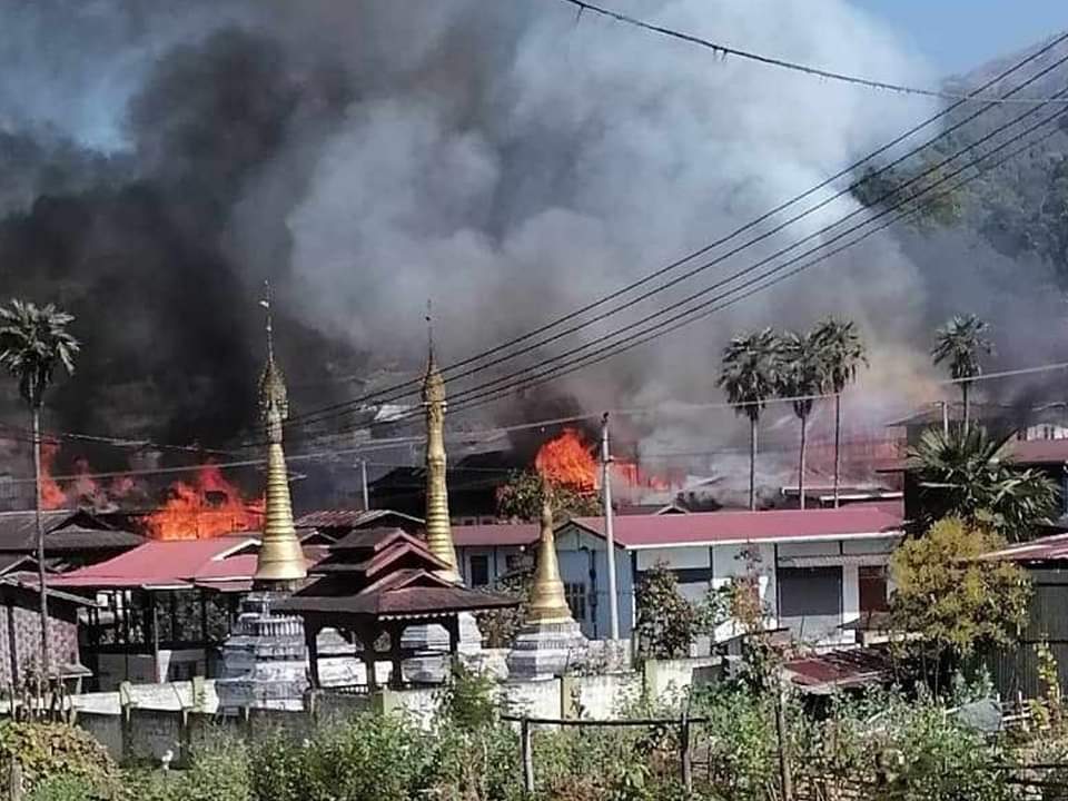 MannShein1's tweet photo. A confrontation b/t PNLA and terror Junta troops/PNO have happened from Jan20 evening and Jan21, 3 terror Junta officers're killed in Sanfu vlg at #Hopone Twp in Southern Shan State. Now, terror Junta soldiers are burning the vlg. KTM
#2024Jan21Coup 
#WhatsHappeninglnMyanmar https://t.co/8MEXpbdbBw