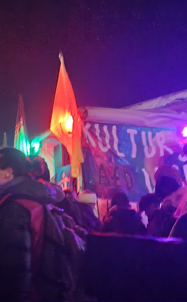 genossin_cj's tweet photo. Antifaschismus hat viele wundervolle Gesichter:
Erinnern, gedenken, Paroli bieten, fordern, schützen, weinen, lachen, lieben und lernen

Antifa muss endlich raus aus der Schmuddelecke, denn Antifaschismus beginnt beim Denken.

#md2001 https://t.co/VGA26qQT3x