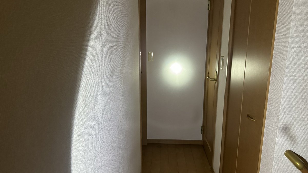 CTU_kyoto's tweet photo. 約40年前のマグライト、LED球に交換❗️
当時一生物と言われたマグライト、ハロゲン球は生きていたものの、現代風にLED球に交換してやった‼️
#マグライト
#懐中電灯
#フラッシュライト
#LED化
#Maglight https://t.co/DHOJO2DJAL