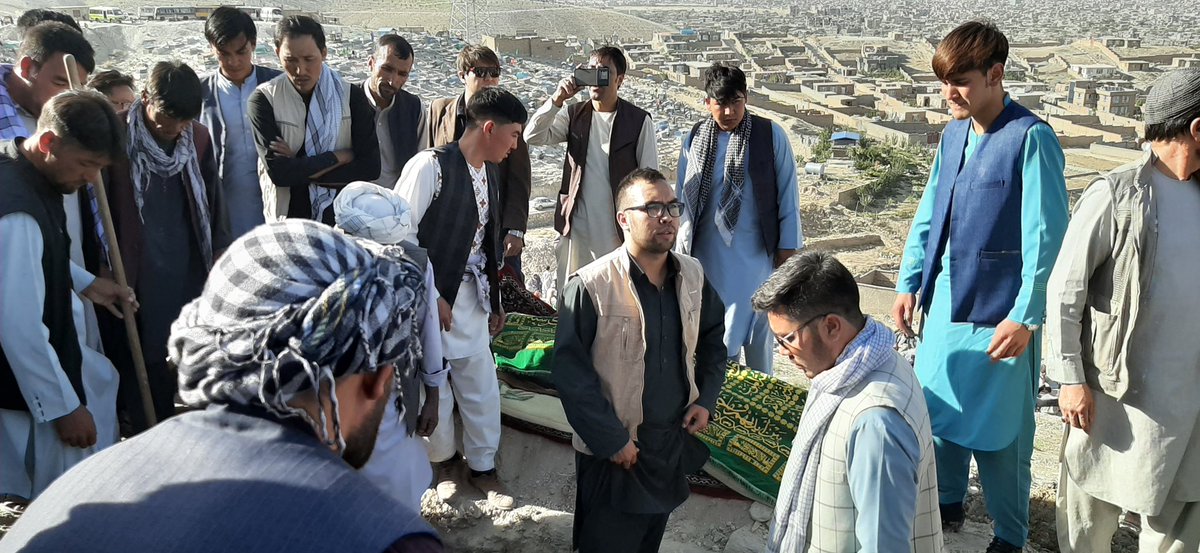 MukhtarModabb's tweet image. می ایستیم تا دیگر شاهد دفن کردن خواهران خود نباشیم.
#StopHazaraGenocide