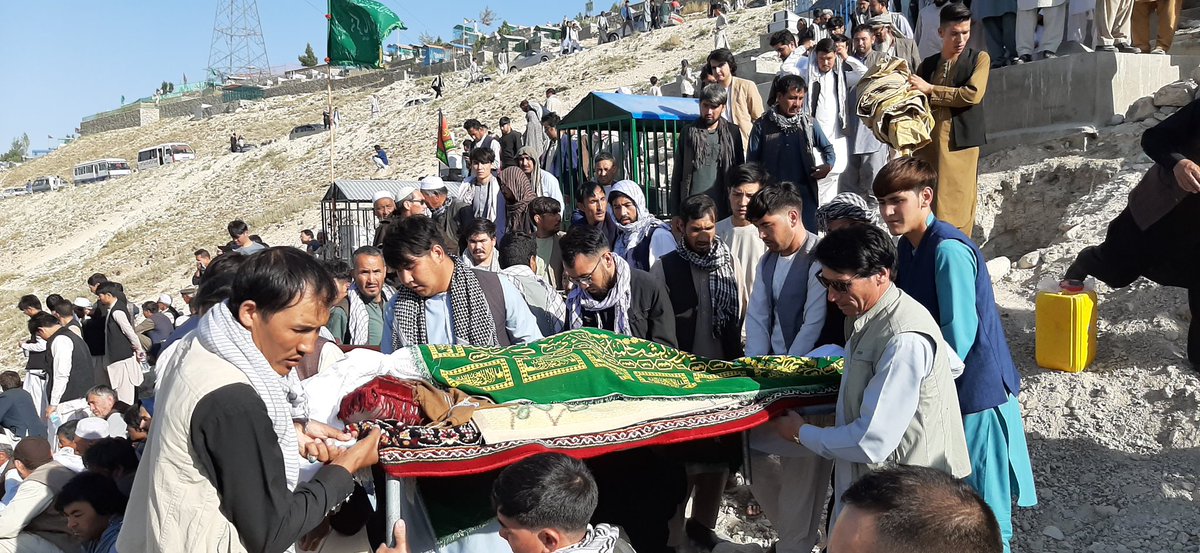 MukhtarModabb's tweet image. می ایستیم تا دیگر شاهد دفن کردن خواهران خود نباشیم.
#StopHazaraGenocide