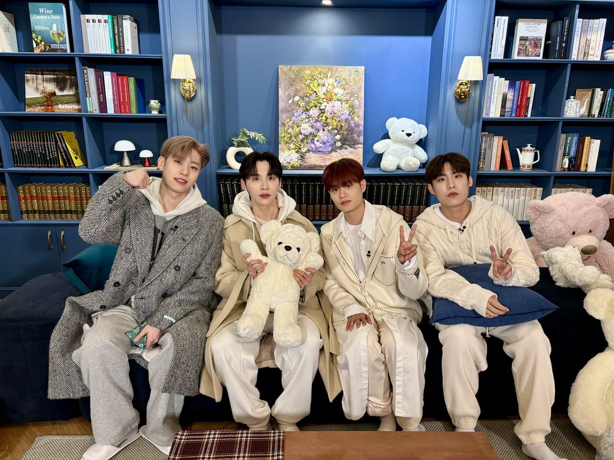 AB6IX tweet media