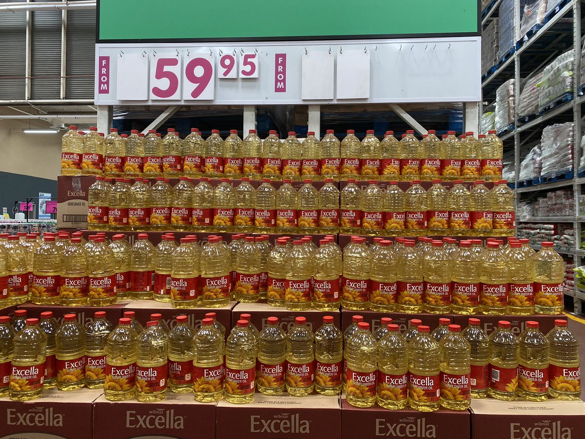 specials_by_Mo's tweet photo. At Makro.

2L Sunlight fabric softener is R49.95

2L Excella sunflower oil is R59.95

#SpecialsByMo https://t.co/c6eHAmTqPS