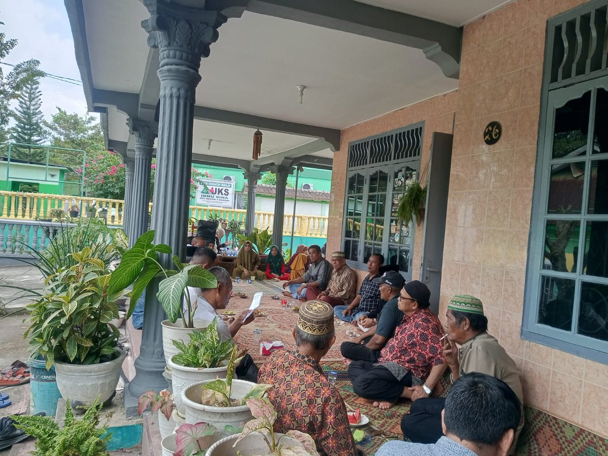 irwanprayitno's tweet photo. 21 Jan 2024. Silaturahmi di keluarga besar alm H. Marasolem Lubis.
#asahan #binjai #batubara #dairi #karo #langkat #pakpakbharat #pematangsiantar #tanjungbalai #simalungun #sumut #sumut3 https://t.co/UEASTaWIAL